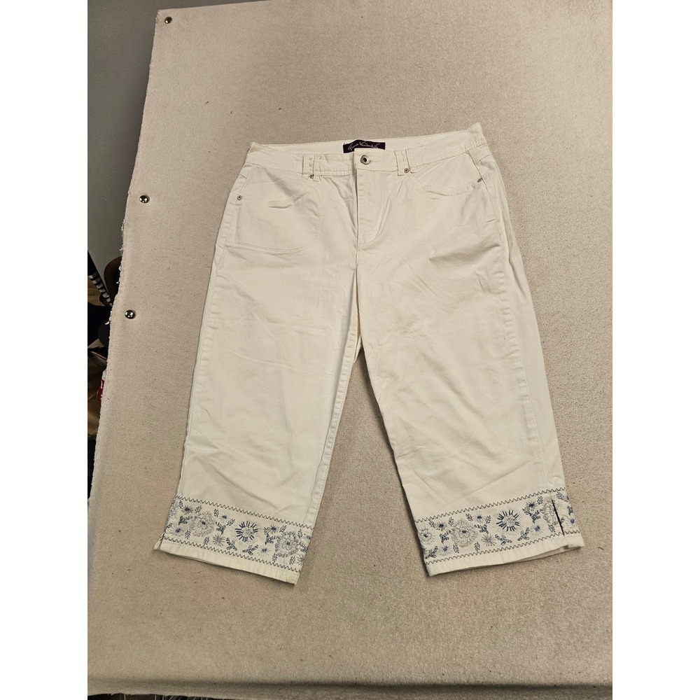 Gloria Vanderbilt Amanda White Floral Embroidered Capri Pants Size 14 Stretch
